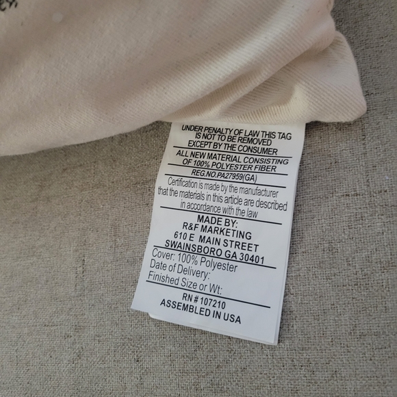 Decorative pillow - Picture 2 of 3